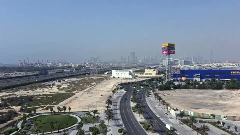 A panoramic view of Jebel Ali and Sheikh Zayed Road in Dubai Vidéo 344996147