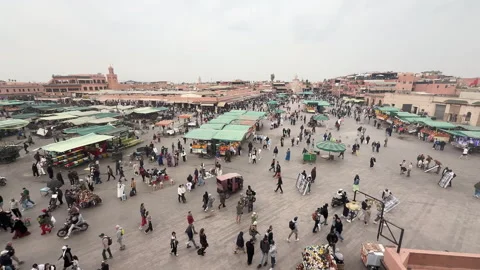 Panoramic view of the Jemaa el-Fnaa Square with tourists and locals Video stock 339489094