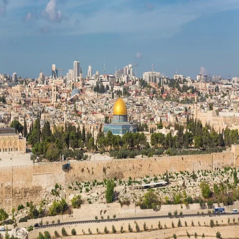 Panoramic view to Jerusalem Old city and the Temple Mount, Jerusalem - Tilt Up Vidéo 69363235