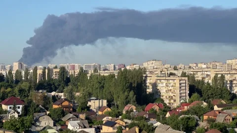 Panoramic view of Kyiv skyline with heavy black smoke after air attacks Video stock 344009786