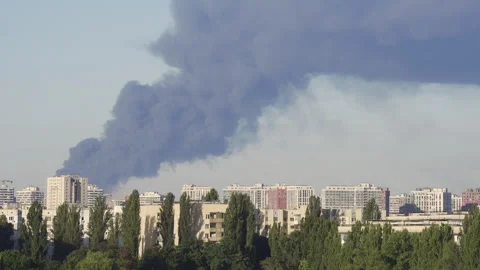 Panoramic view of Kyiv skyline with heavy black smoke after air attacks Video stock 344010840