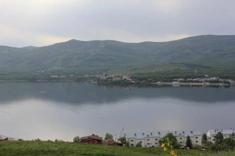 Panoramic view. A lagoon with a clean mountain lake in the midst of majestic Stockfoto's