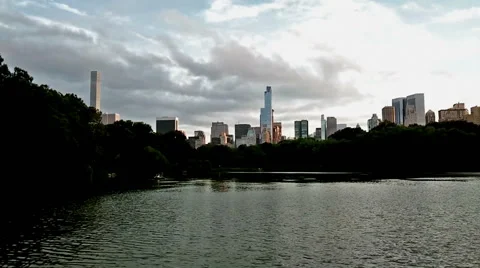 Panoramic view of lake in Central Park of New York City 스톡 동영상 55756492