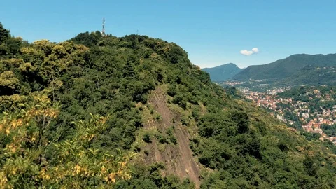 Panoramic View of Lake Como and Prealps from Spina Verde Park Vidéo 117634971
