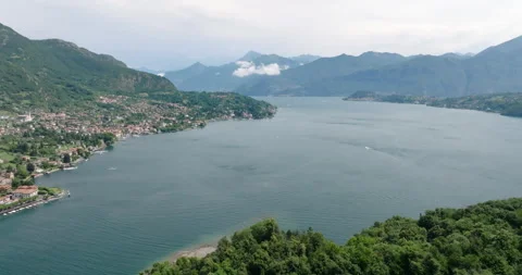Panoramic view of Lake Como (Lago di Como), Italy Video stock 251768883