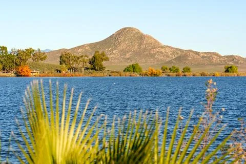 Panoramic View of Lake Perris With Mountain Backdrop 스톡 사진