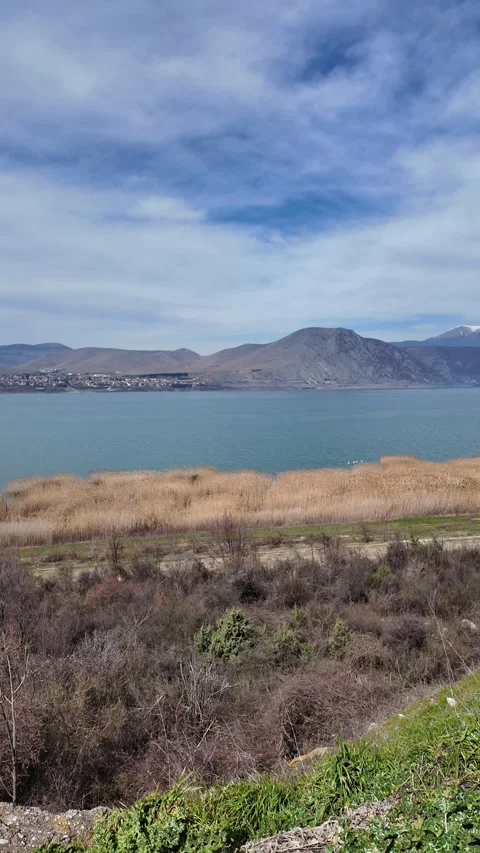 Panoramic view of Lake Vegoritida, Greece 스톡 동영상 330863182