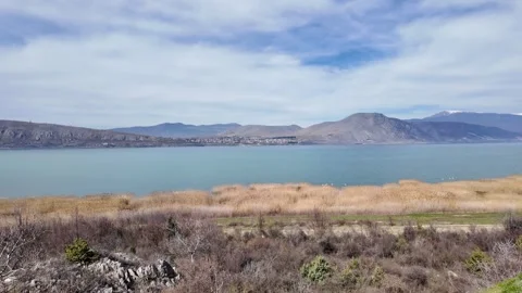 Panoramic view of Lake Vegoritida, Greece Vídeo Stock 330863222