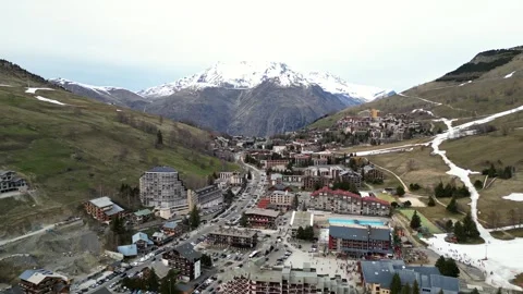 Panoramic view of Les Deux Alpes ski resort in the French Alps. Stock Footage 244409470