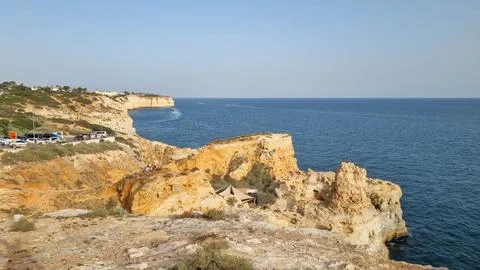 Panoramic view of limestone cliffs and Mediterranean coastline at golden hour 库存照片