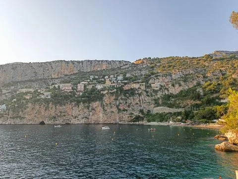 Panoramic view of limestone cliffs and bay in Cap d'Ail, France Fotos de archivo