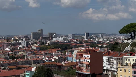 Panoramic view of Lisbon, airplane flying in the sky Video stock 250294291