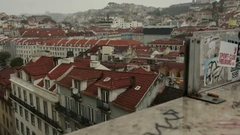 Panoramic view of Lisbon rooftops and steep streets 库存影片 340473665