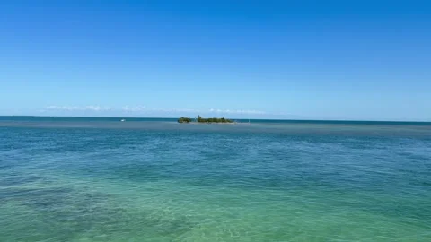 Panoramic view of Little Money Key.  Boat moves around the island. Florida Keys Stock Footage 339600554