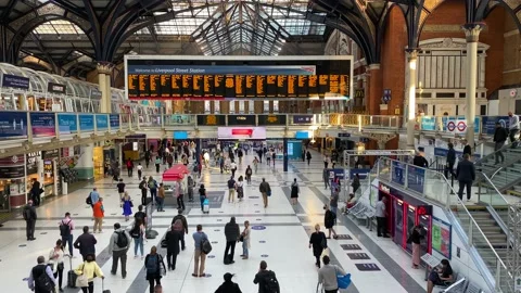 Panoramic view of Liverpool train station in London, UK, 4K Stock Footage 142139393