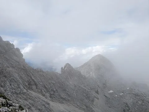 Panoramic view of Logarska dolina valley with peaks of Slovenian Alps covered by Foto stock