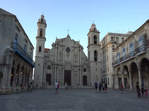 Panoramic view of the main square and cathedral in Havana at sunset Video stock 70990649