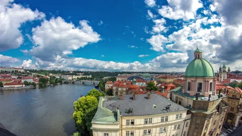 Panoramic view of the manes bridge with a building of the czech parliament Vídeos de archivo 204058130