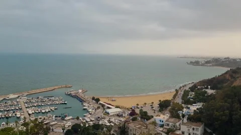 Panoramic view of the marina and beach of Sidi Bou Said near Tunis, Tunisia Vídeo Stock 314303112