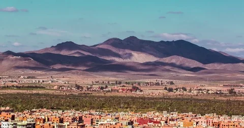 Panoramic view of Marrakesh and the snow capped Atlas mountains, Morocco 스톡 동영상 72255437