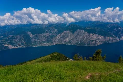 Panoramic view from Monte Baldo of the old town of Limone Sul Garda and Lak.. Foto stock