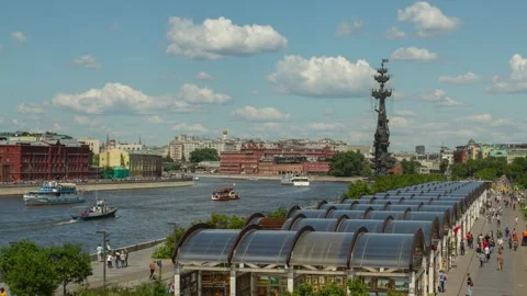 Panoramic view of the monument to Russian emperor Peter the Great, on the 스톡 동영상 255975044