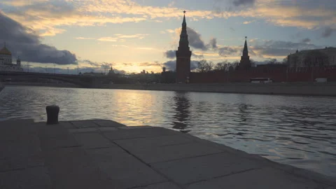 Panoramic view of Moscow river at sunset  dolly shot Stock Footage 105266362