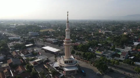 Panoramic view of the mosque tower Video stock 259935573