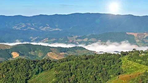 Panoramic View of Mountain Range with Morning Mist and Sunlight 動画素材 310217308