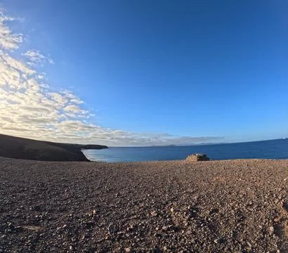 Panoramic view from a mountain top overlooking the volcanic coastline of Stock-Fotos