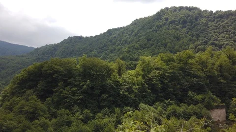 Panoramic view of the mountains and the abandoned city of Tkuarchal in Abkhazia Video stock 110595184