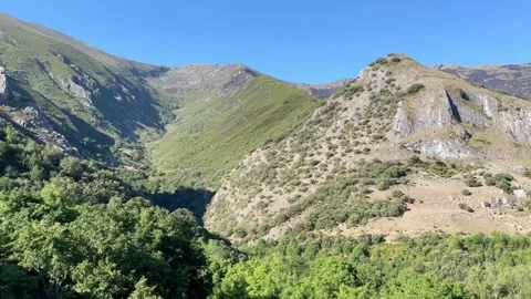 Panoramic view of the mountains in Peñalba de Santiago Stock Footage 321611959