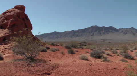 Panoramic view on multi colored wavy mountains of Valley of Fire State park, NE Vídeo Stock 60022552