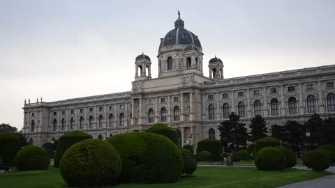Panoramic view of Museum of Fine Arts history in Vienna, Austria. Stock Footage 134986935