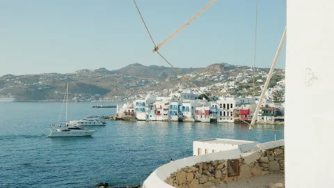 Panoramic view of Mykonos Town and the Aegean Sea, Greece Vidéo 220159380