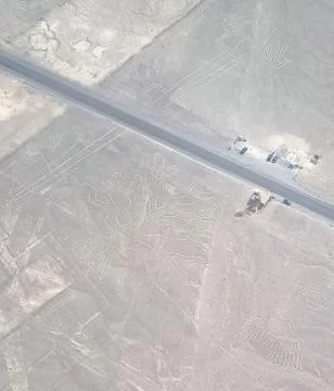 Panoramic view to Nazca geoglyph lines aka lizard, hands and tree, Ica, Peru Foto stock