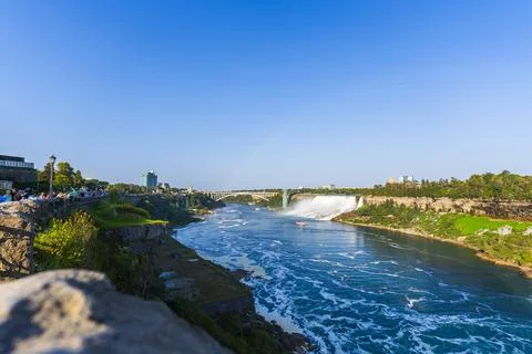 Panoramic View of Niagara River Gorge, Rainbow Bridge and Distant Waterfalls. Fotos de archivo