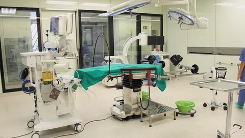 Panoramic view of nurse checking medical equipment in new operating theatre. 스톡 동영상 129897955