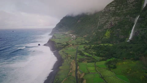 Panoramic view of ocean waves washing rocky island of Flores at sunny day Stock-Footage 201636791