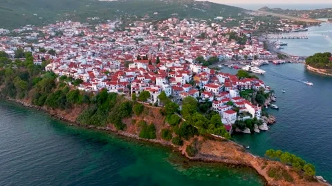 Panoramic view of the old harbor and town of Skiathos island Video stock 262561488