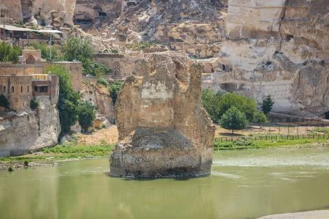 Panoramic view of the Old Tigris Bridge in Hasankeyf Stock Photos