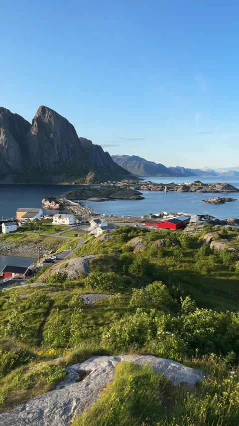 Panoramic view from Olenilsoya mountain overlooking Hamnoy village, Reinefjorden Stock Footage 334787608