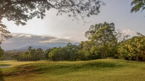 Panoramic view of one hole in a golf course, captured early in the morning in Foto stock