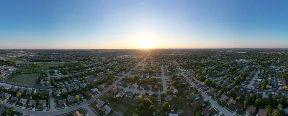 Panoramic view of an ordinary average Central Texas suburb. 写真素材