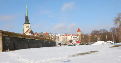 Panoramic view ot the Old City of Tallinn, Estonia Video stock 130076509