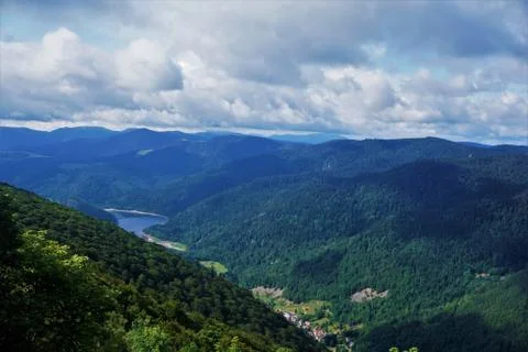 Panoramic view over Kruth-Wildenstein lake in the Vosges Foto stock