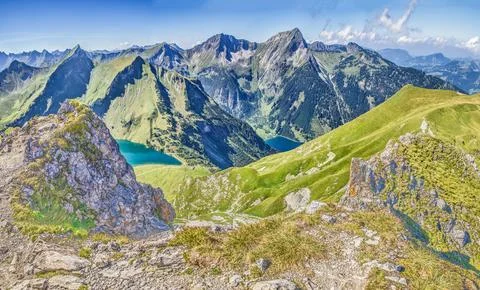Panoramic view over the mountains on the Three Lakes Route in the Tannheime.. 스톡 사진