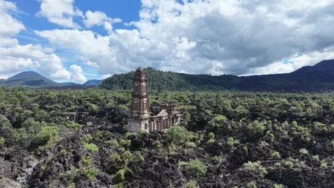 Panoramic view over Paricutin forest valley and mountains, Mexico 库存影片 348778053