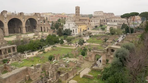 Panoramic view over The Roman Forum with The Colosseum in background Video stock 106332152