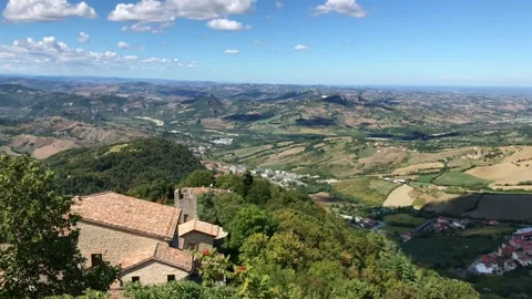 Panoramic view overlooking San Marino castle and surrounding hills Video stock 342518274